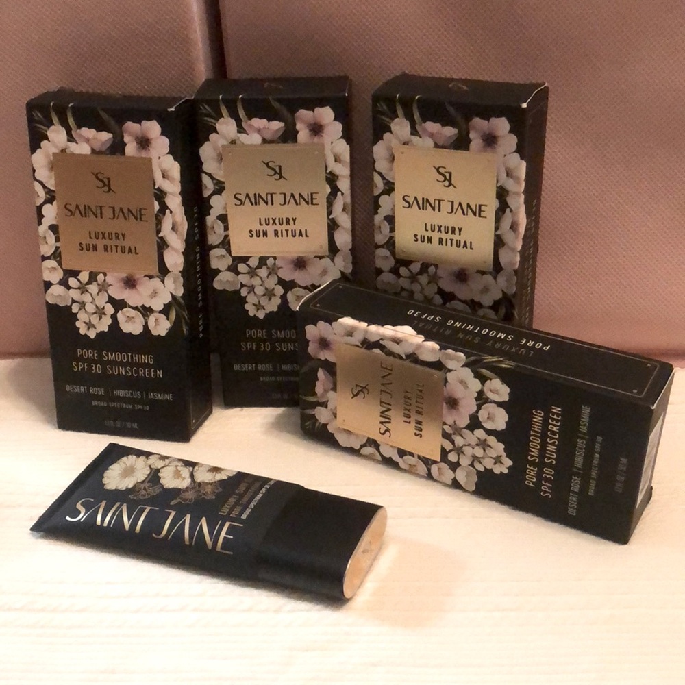 Saint Jane 
Pore smooting spf 30 sunscreen 
50 ml
